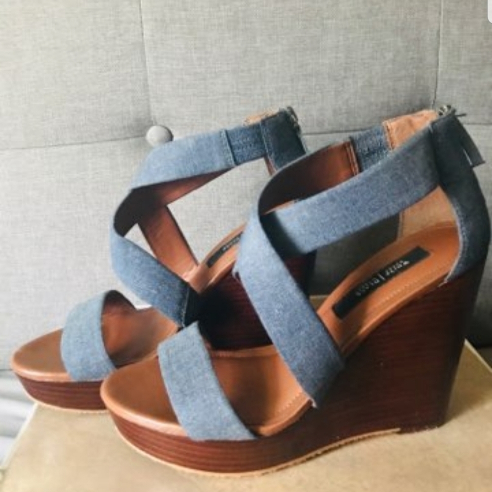 White house black market  sandal wedges size 7